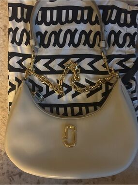 Marc Jacobs curve Leather Shoulder Bag with Gold Chain